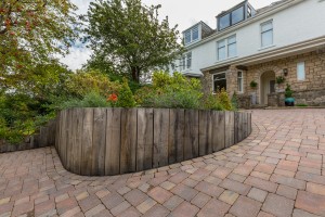 Driveway, walling and timber feature by Stow Construction & Landscaping in Ravelston Dykes, Edinburgh. 2015 using Marshalls Tegula Drivesett Traditional, Drivesett walling Traditional and green oak sleepers.